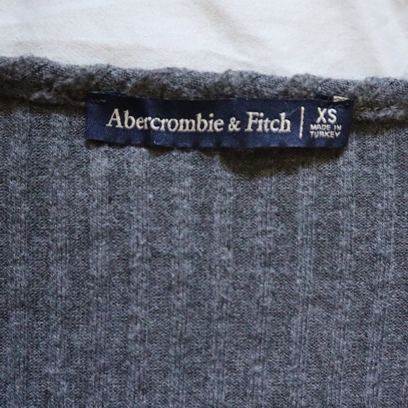 ABERCROMBIE & FITCH Cropped Gray Ribbed Sweater XS - Picture 5 of 6